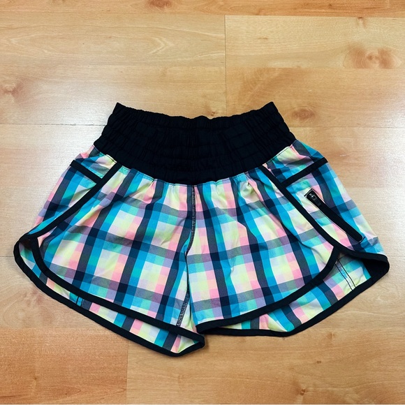 Lululemon Rainbow Plaid Wee Wheezy Check Tracker Short 2 Womens Size 4 - Picture 2 of 6